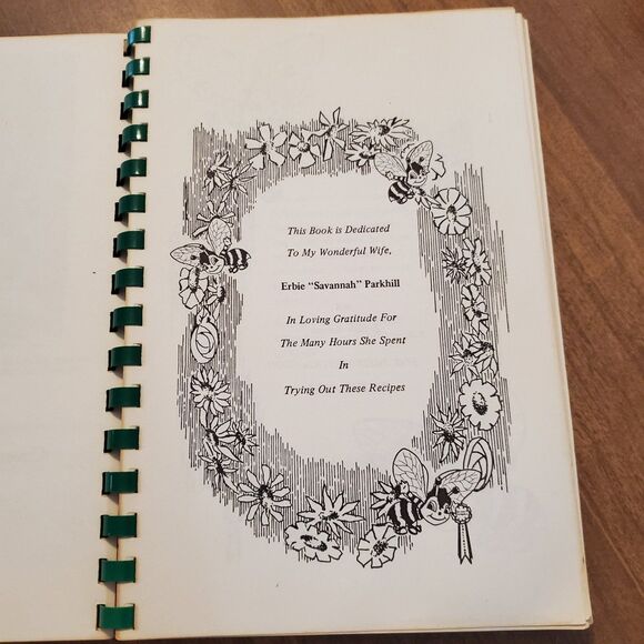 The Wonderful World of Honey: A Sugarless Cookbook  Parkhill, Joe - Picture 10 of 10